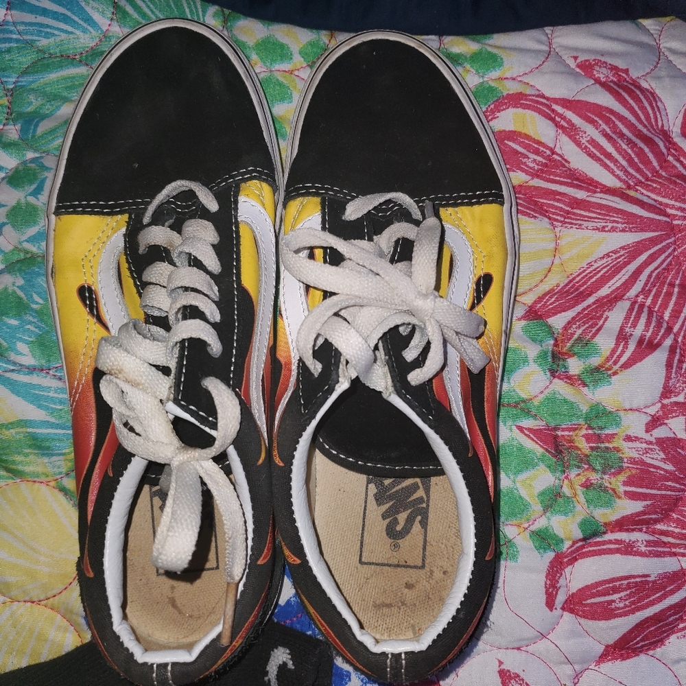 shoes - Picture 2 of 3